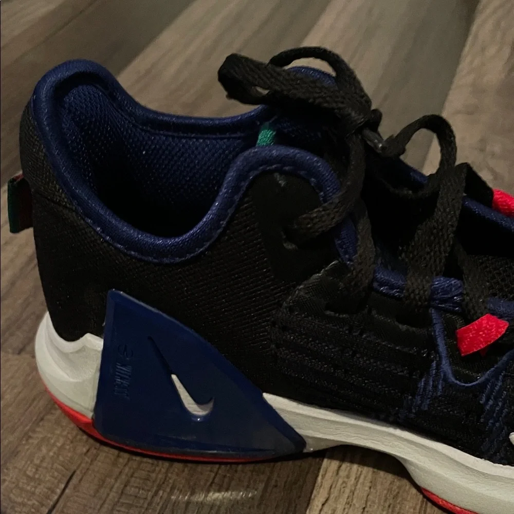 Nike LeBron Witness sneakers sz 1.5